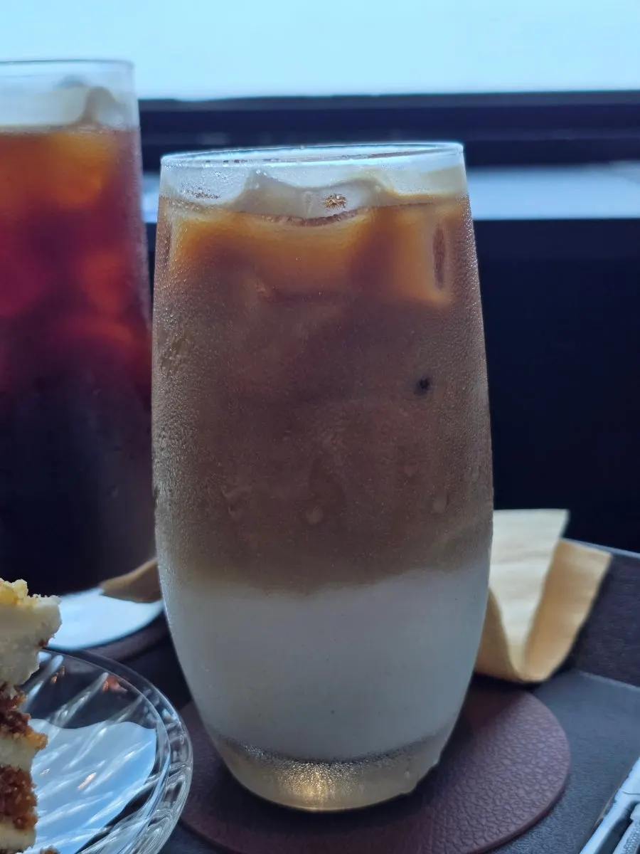 A nutty cup of iced café latte
