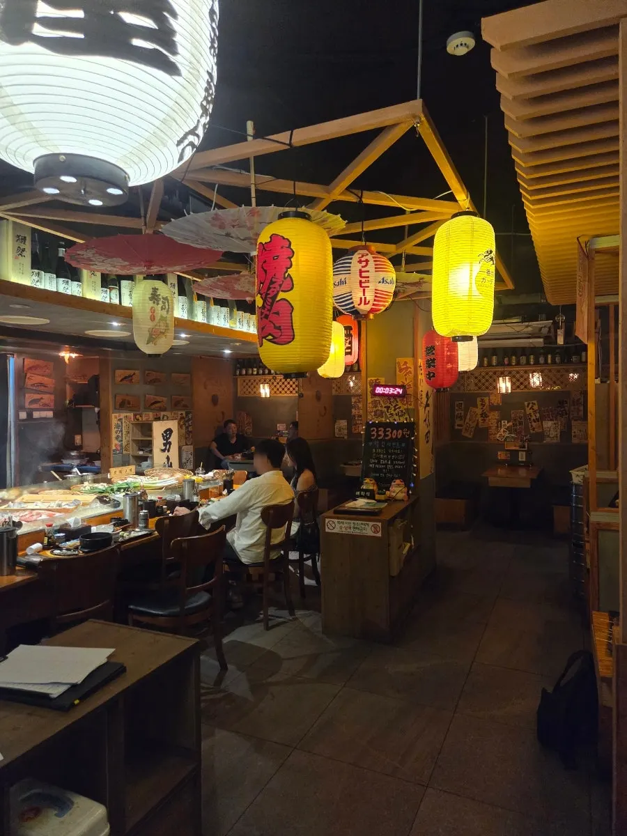 Spacious interior with a Japanese izakaya atmosphere