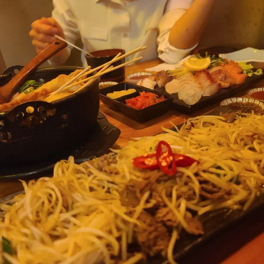 Bean sprouts and beef brisket stir-fried together