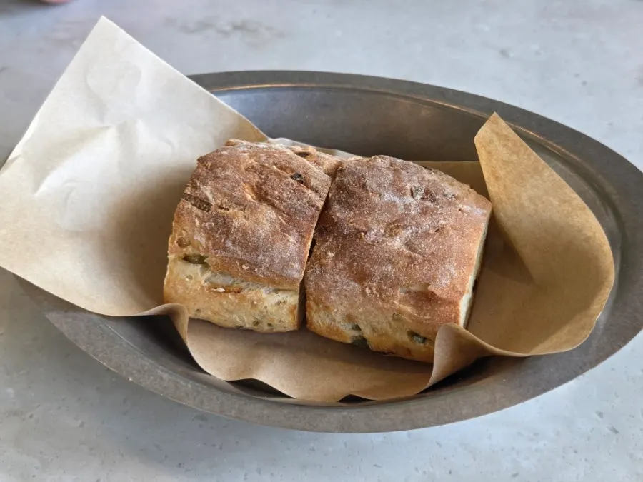 Pre-meal bread served according to party size