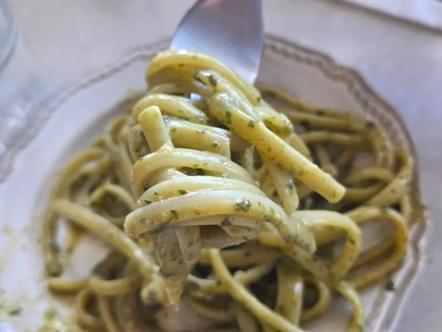 Linguine noodles coated in geou sauce