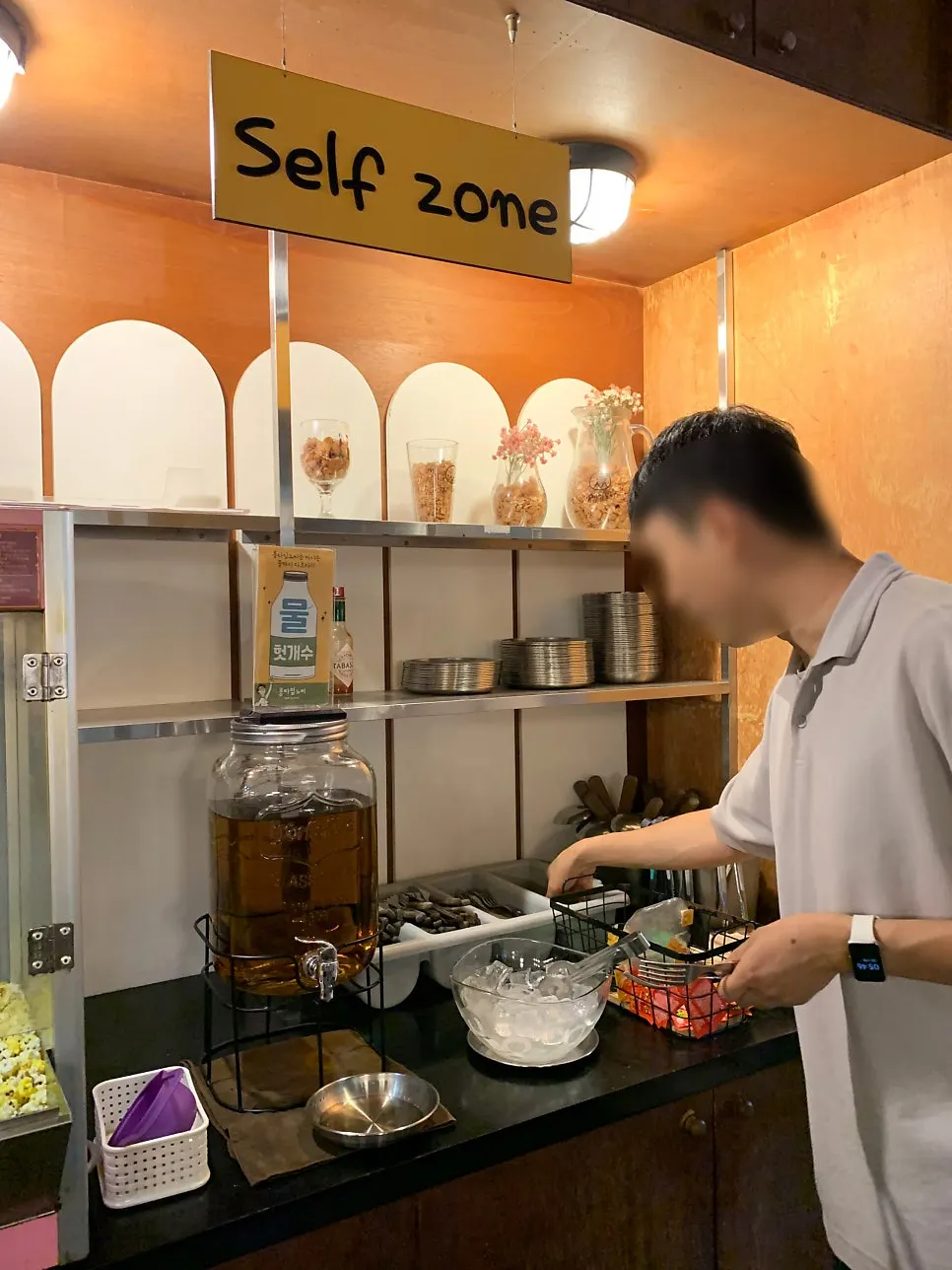 필요 물품이 놓인 롱타임노씨 셀프존
