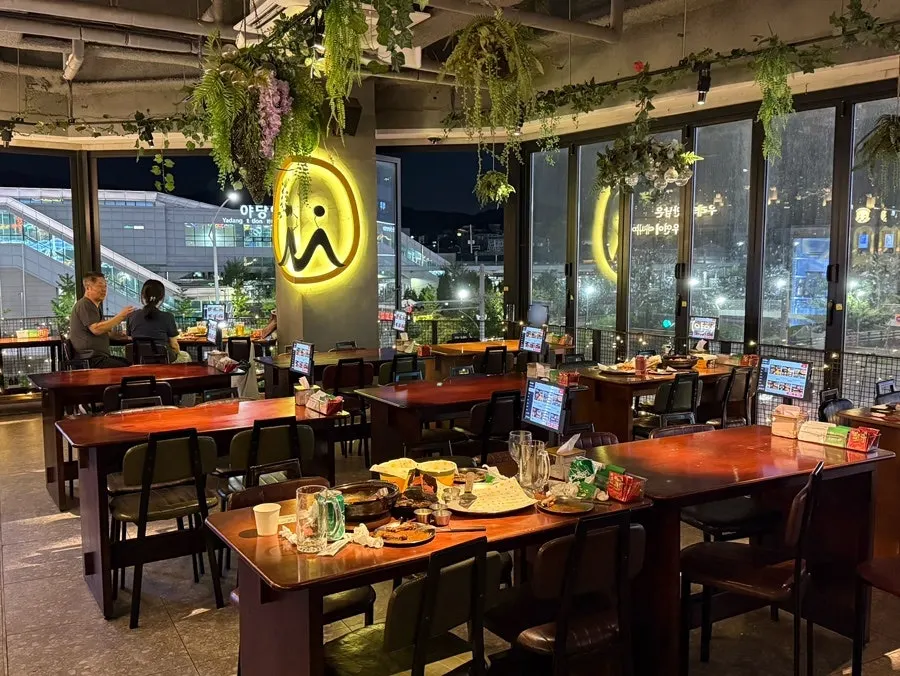 The interior of Long Time No See Yadang Branch with generously spaced tables