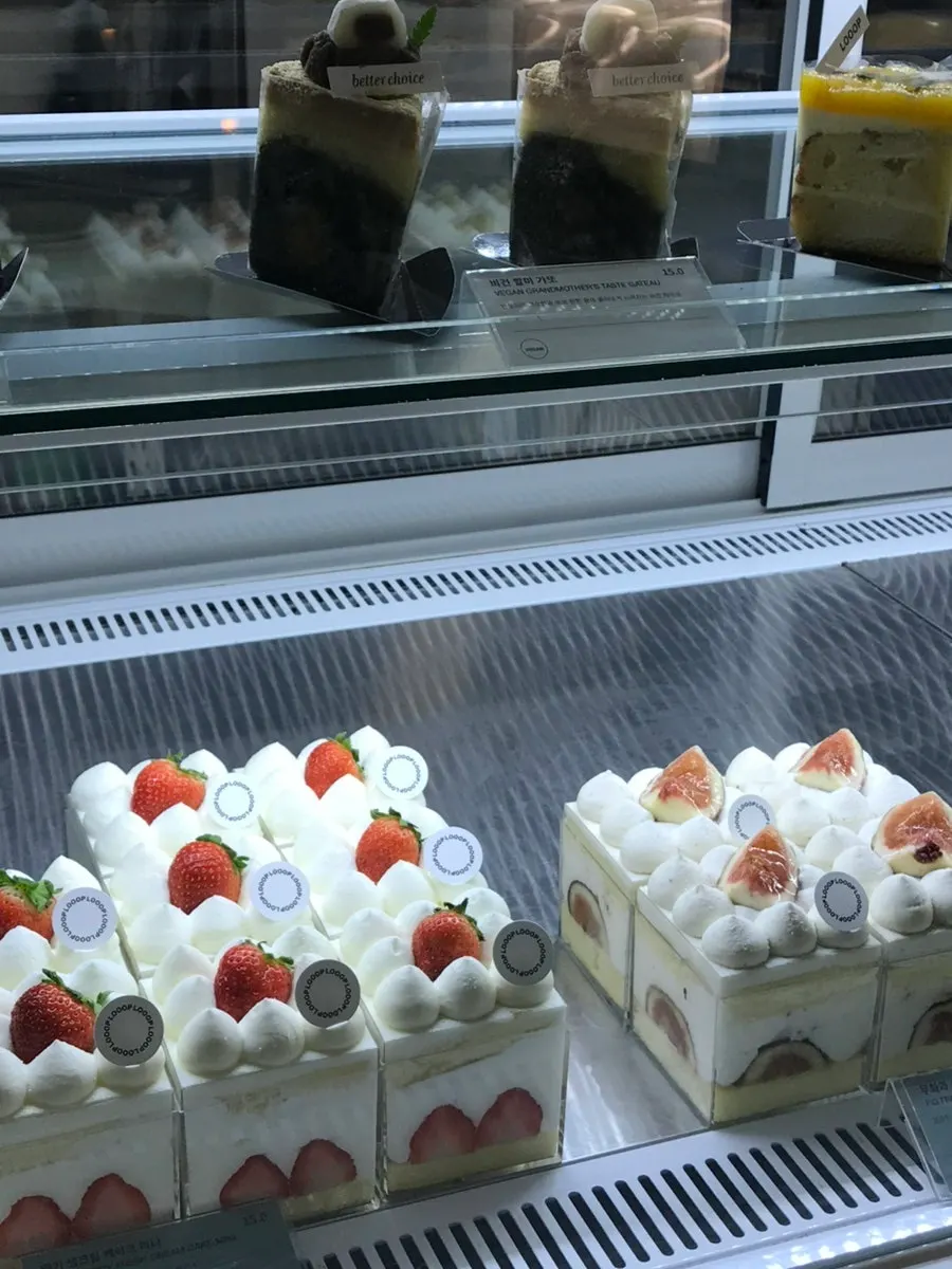 Cream cakes in the showcase