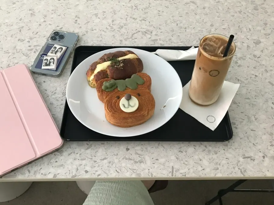 Table setting with bread and drinks at LOOOP café