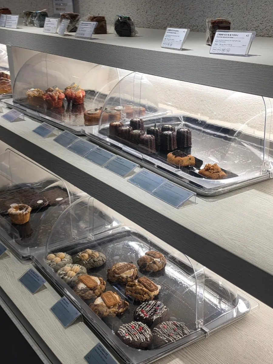 LOOOP Bakery interior design