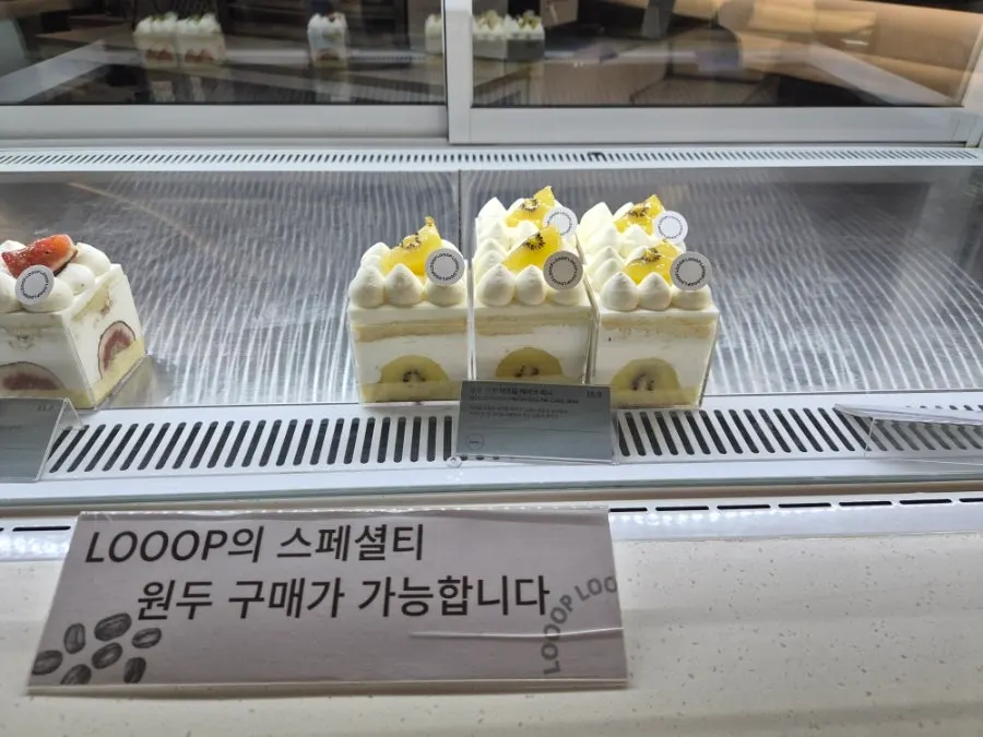 Various kinds of bread displayed in the showcase