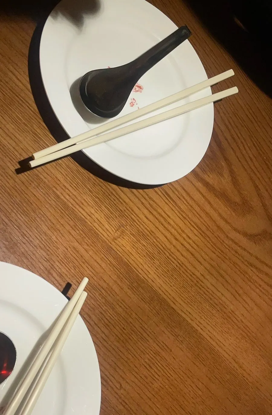 Ly Chingdao không cồn đặt trên bàn tại Lounge Mokhwa Dongnae Branch