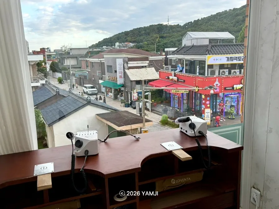 깔끔하고 트렌디한 공방 인테리어
