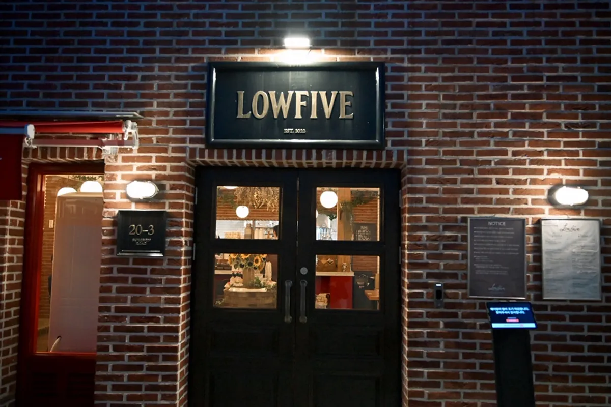 Low Five Anguk exterior near Anguk Station