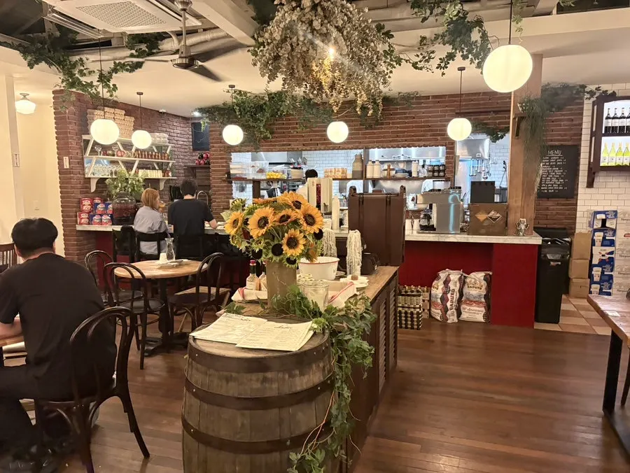 Interior of Low Five Anguk
