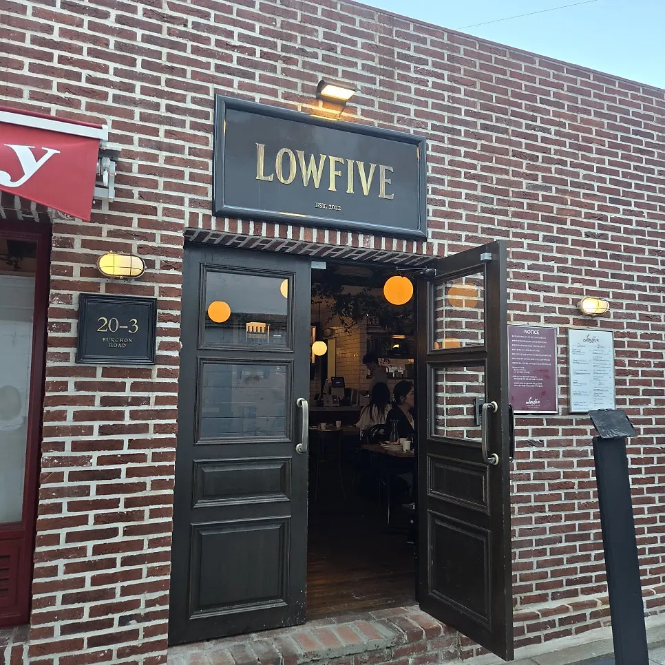 First photo from visiting Low Five Anguk