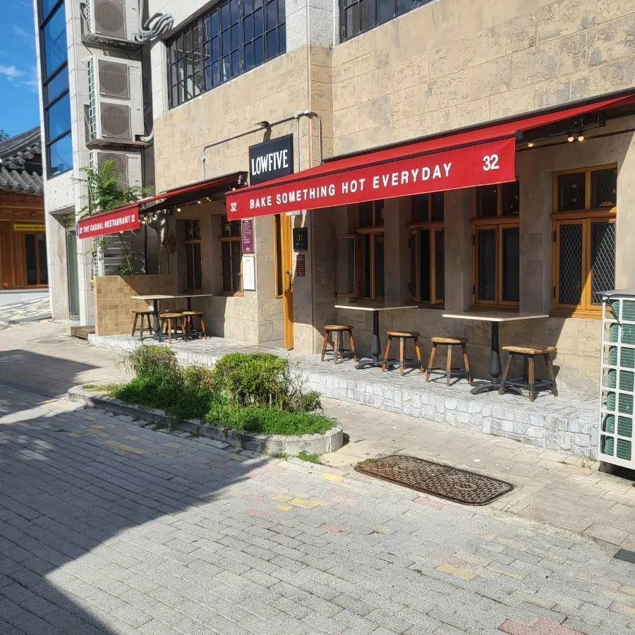 Storefront of Low Five Sinpung on Sinpung-ro in Haenggung-dong, Suwon