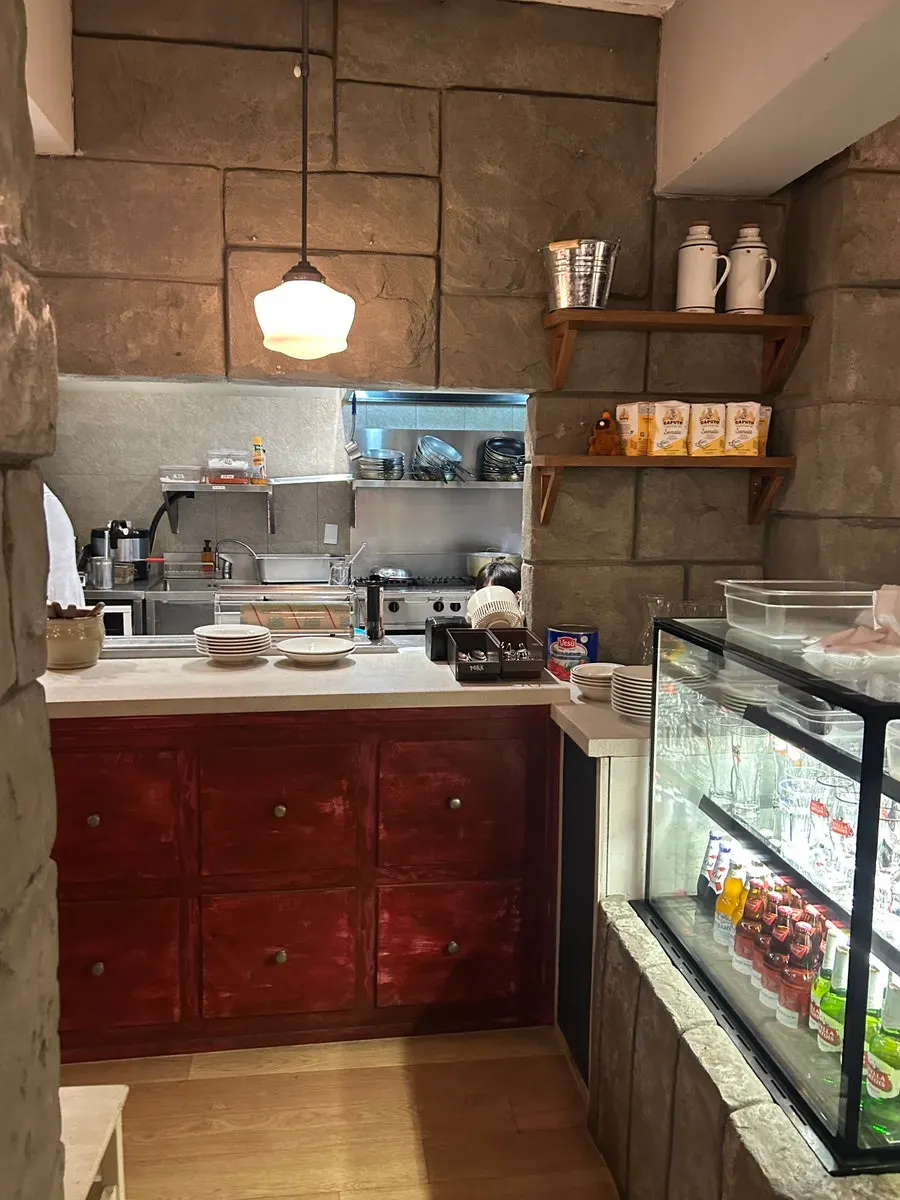 Low Five Sinpung interior filled with vintage furniture