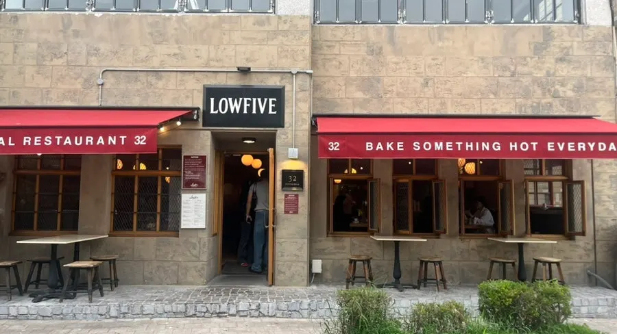 Exterior of Low Five Sinpung in Haenggung-dong, Suwon