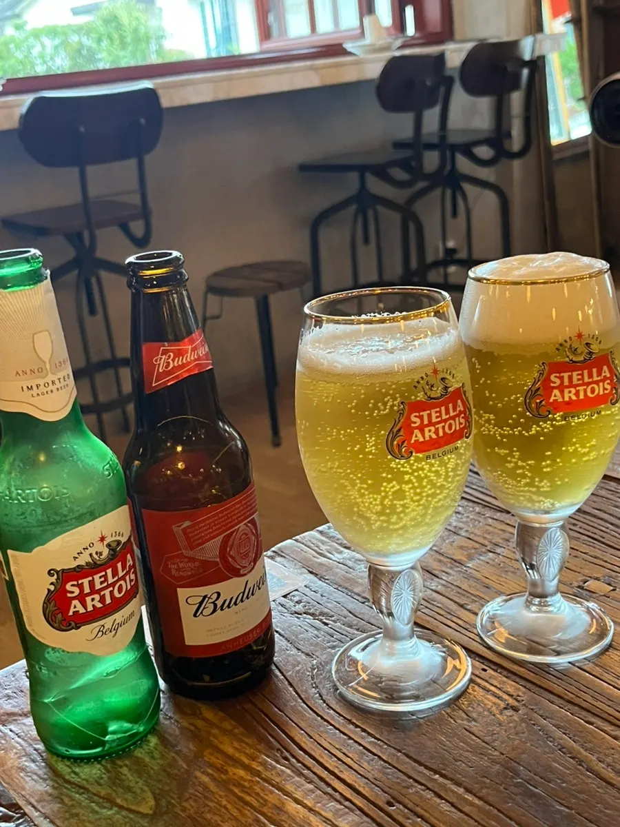 Bottles of Stella and Budweiser on the table