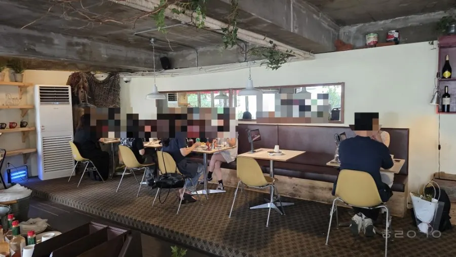 로우파이브 다양한 느낌의 테이블