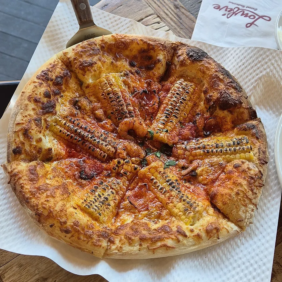 Served corn pizza and Alfredo cream pasta