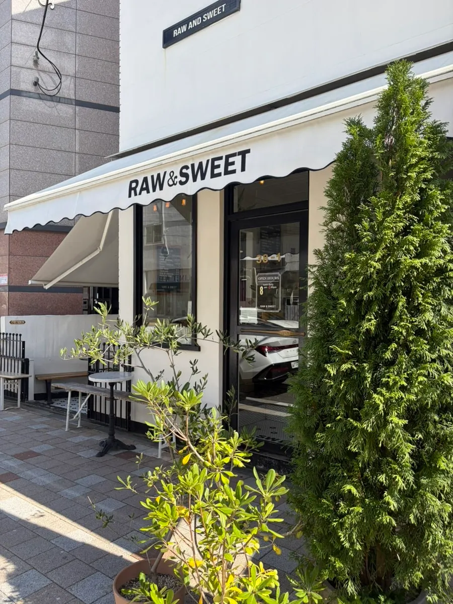 Exterior of Low & Sweet Bakery in Haeundae