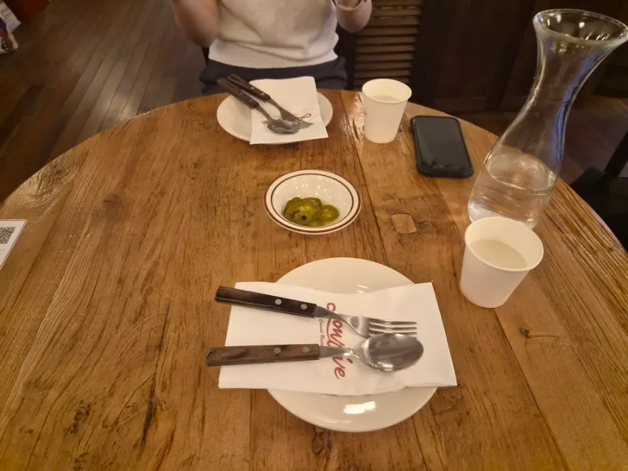 Table setting at Low Five Anguk