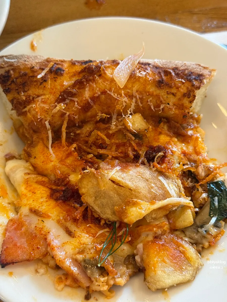 Hot chili potato pizza topped with three kinds of potato