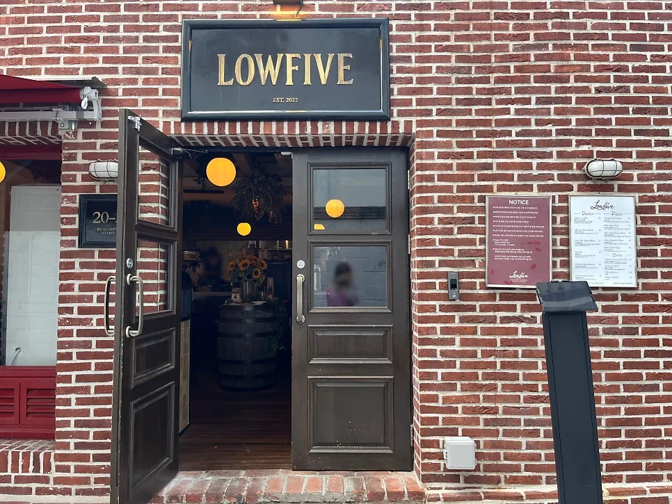 Low Five Anguk exterior on Bukchon-ro