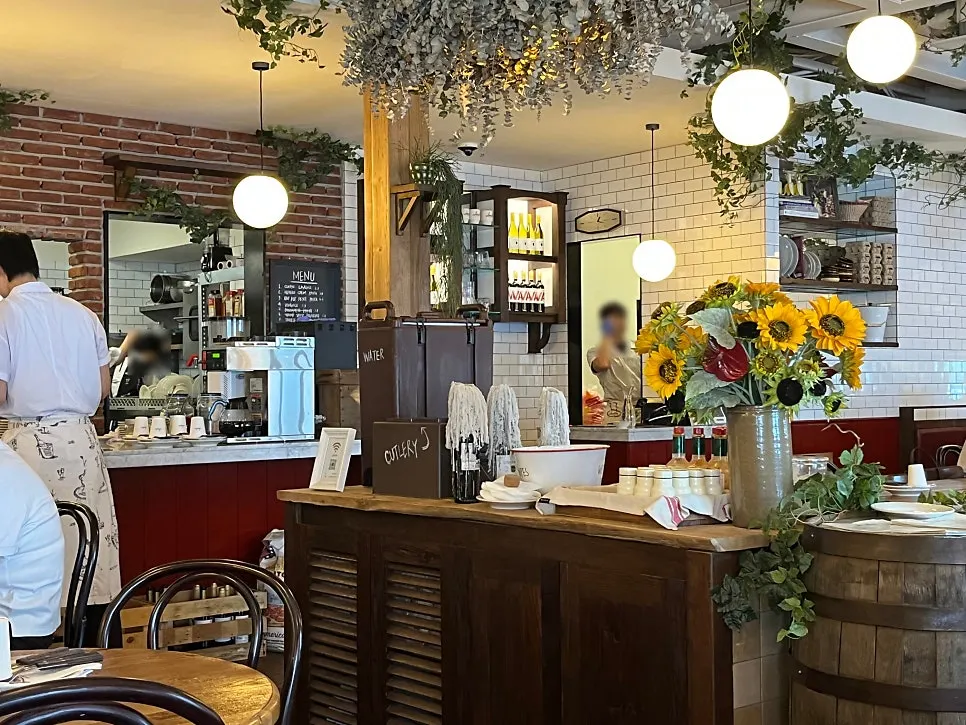 Kitchen and dining hall view at Low Five Anguk