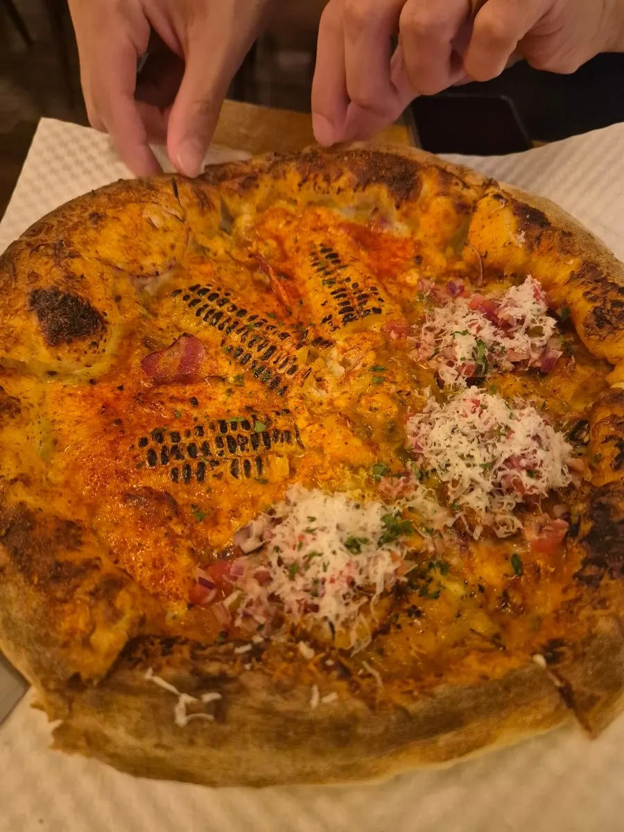 텍스-맥스 타코와 옥수수 하프 앤 하프 화덕피자