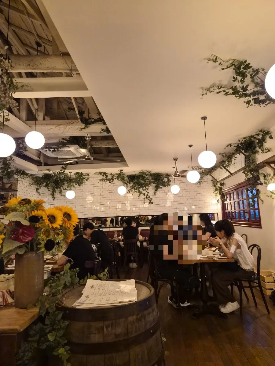 Low Five Anguk's cozy interior space