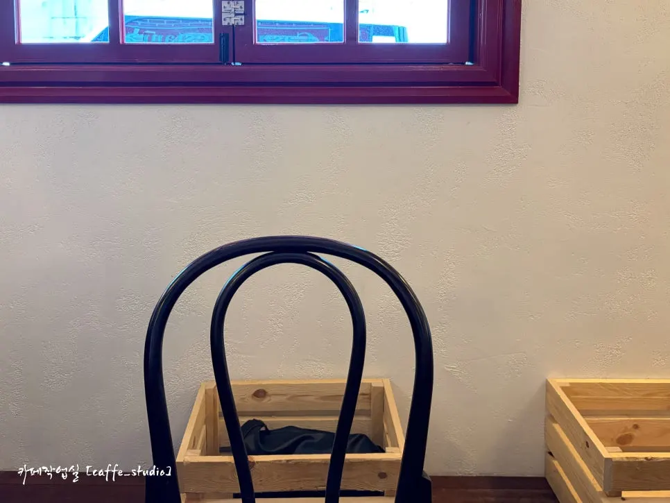 Wine-crate-shaped wooden bag storage box by the window