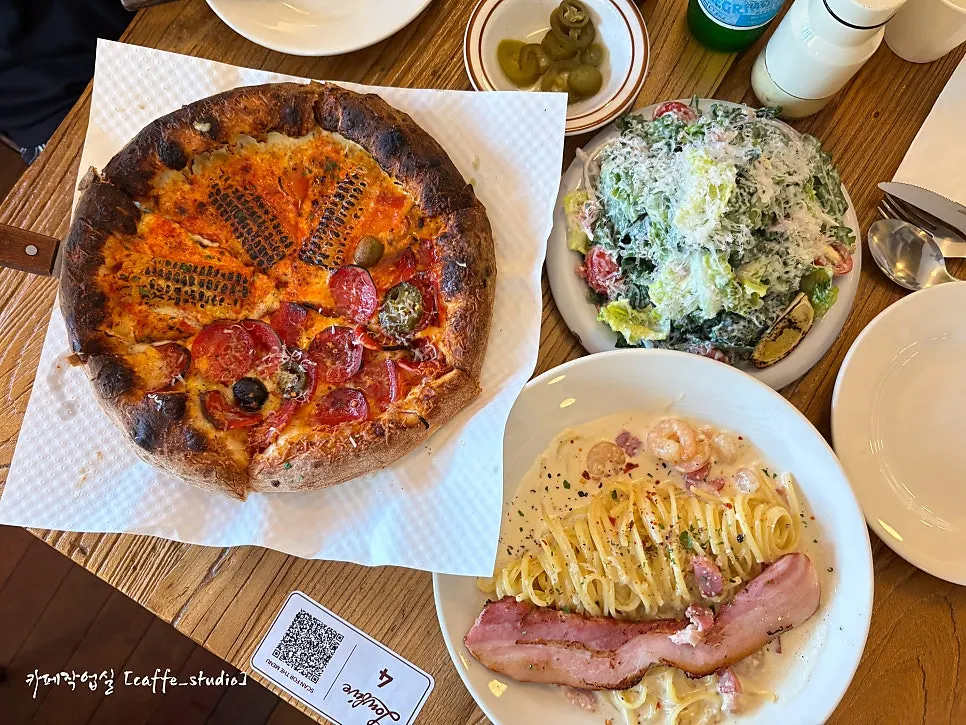 Whole corn and hot pepperoni half-and-half pizza