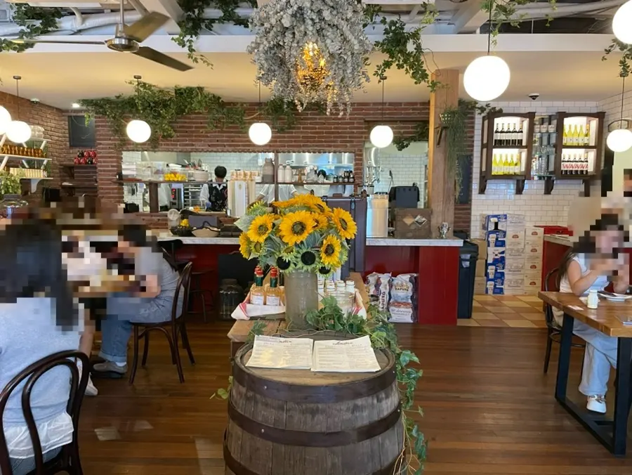 安国站附近深五披萨安国店铺外观