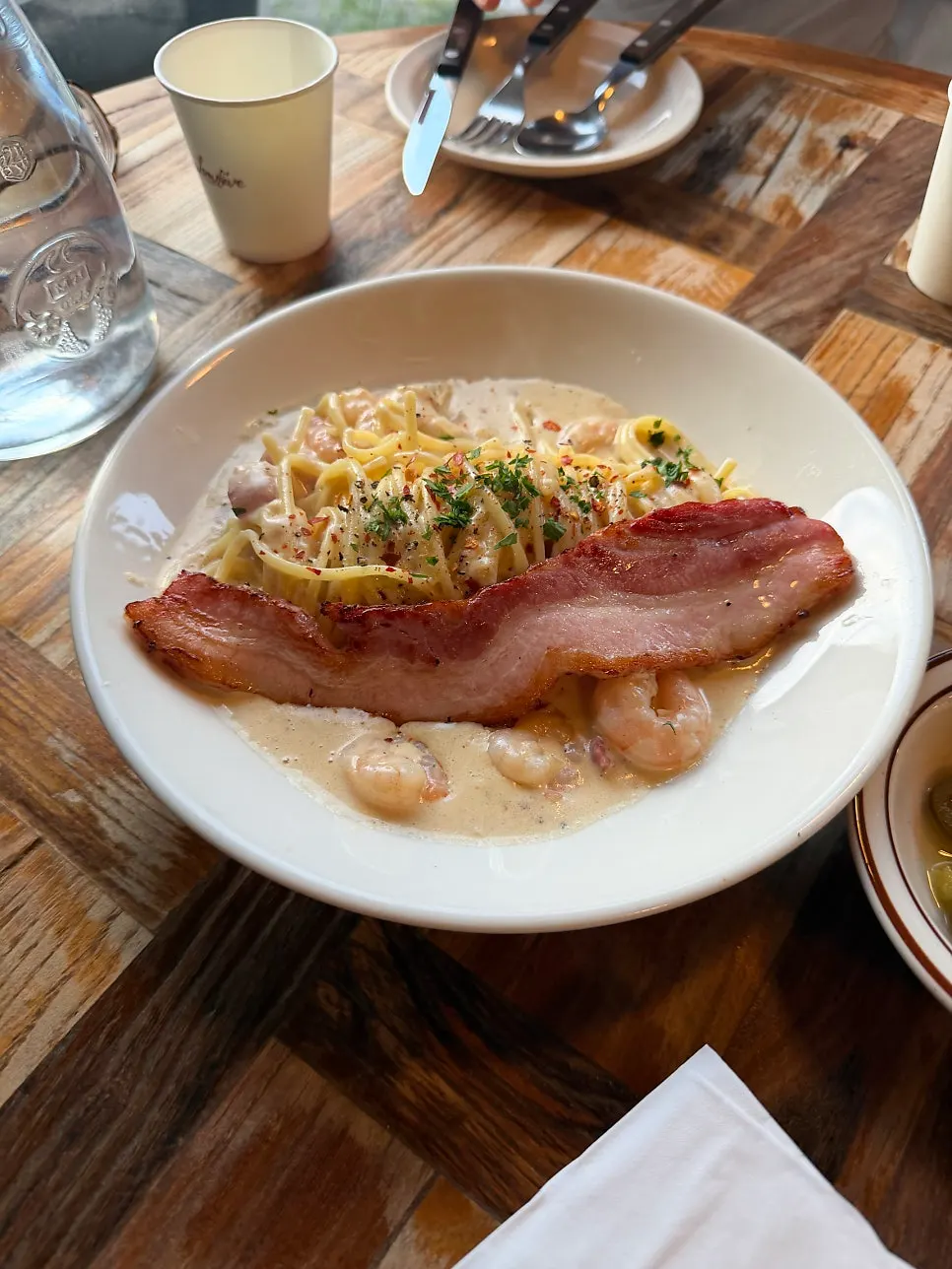 Alfredo cream pasta topped with grilled bacon