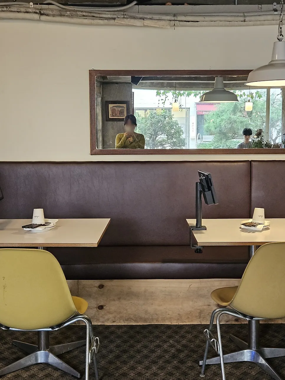 Table seating inside Low Five