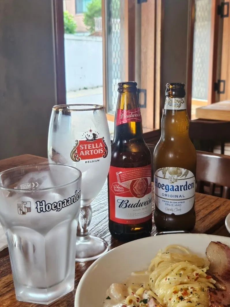 Pasta lifted with a fork