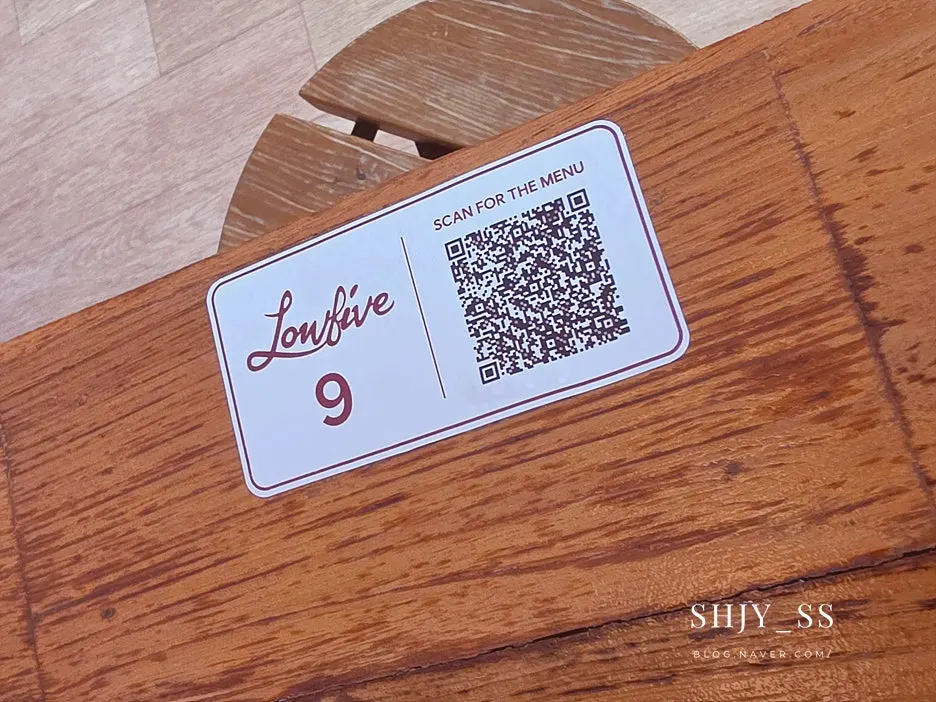 테이블 QR 주문 화면이 놓인 자리