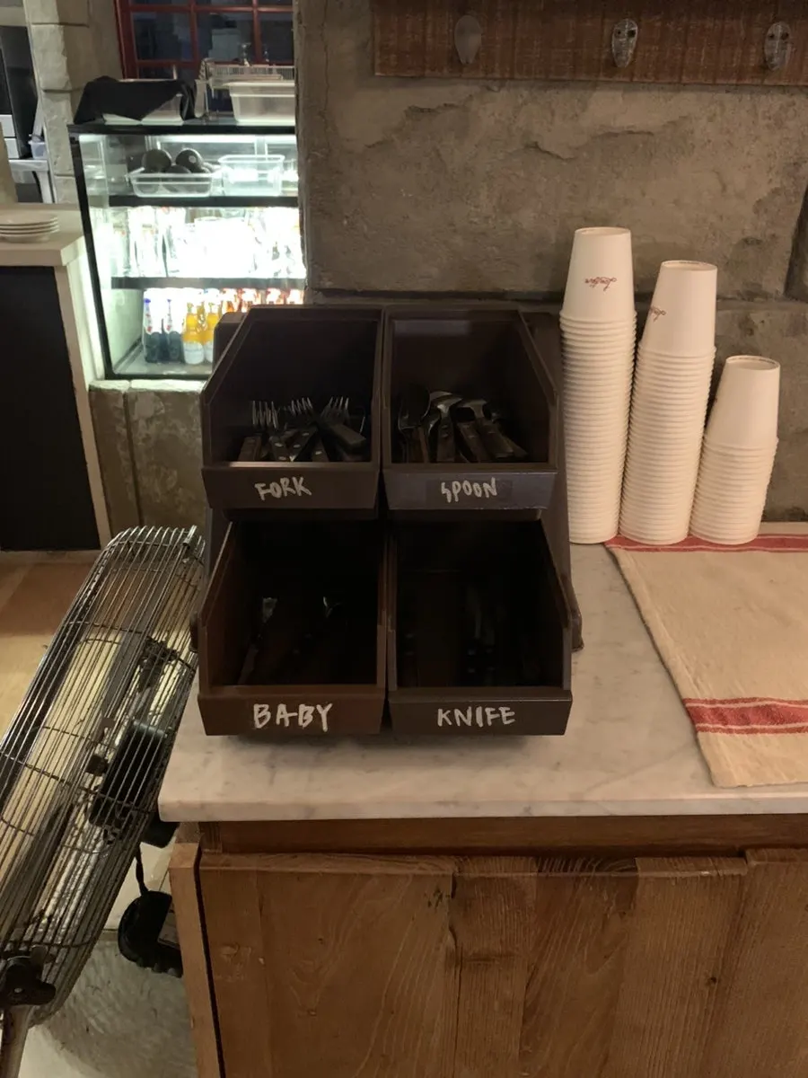 핫소스와 파마산치즈 등 소스류