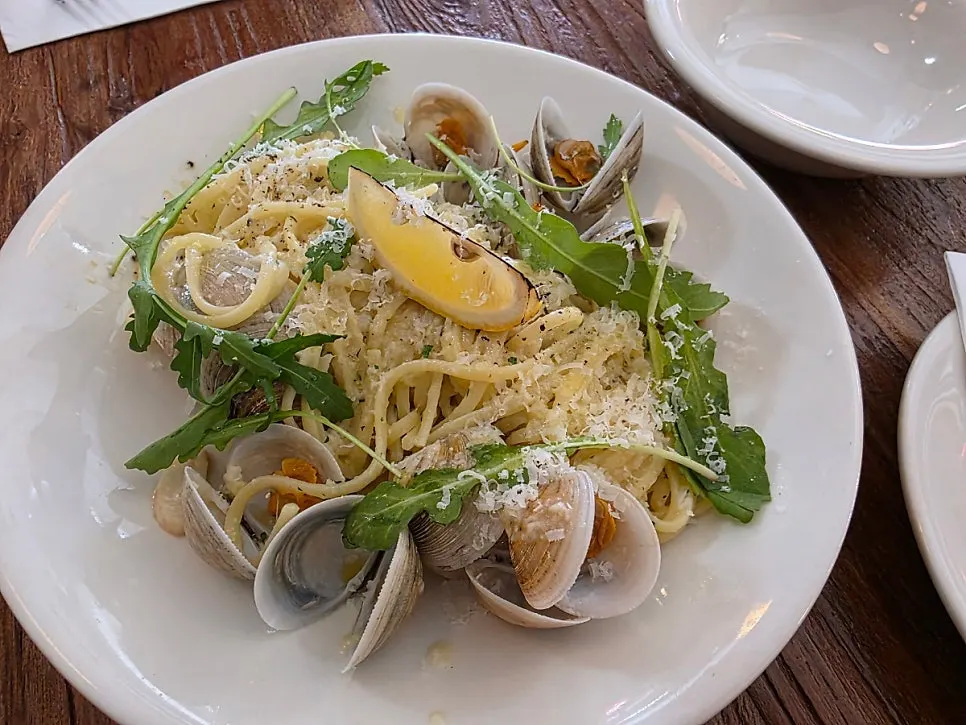 Half-and-half pizza and vongole pasta table setting