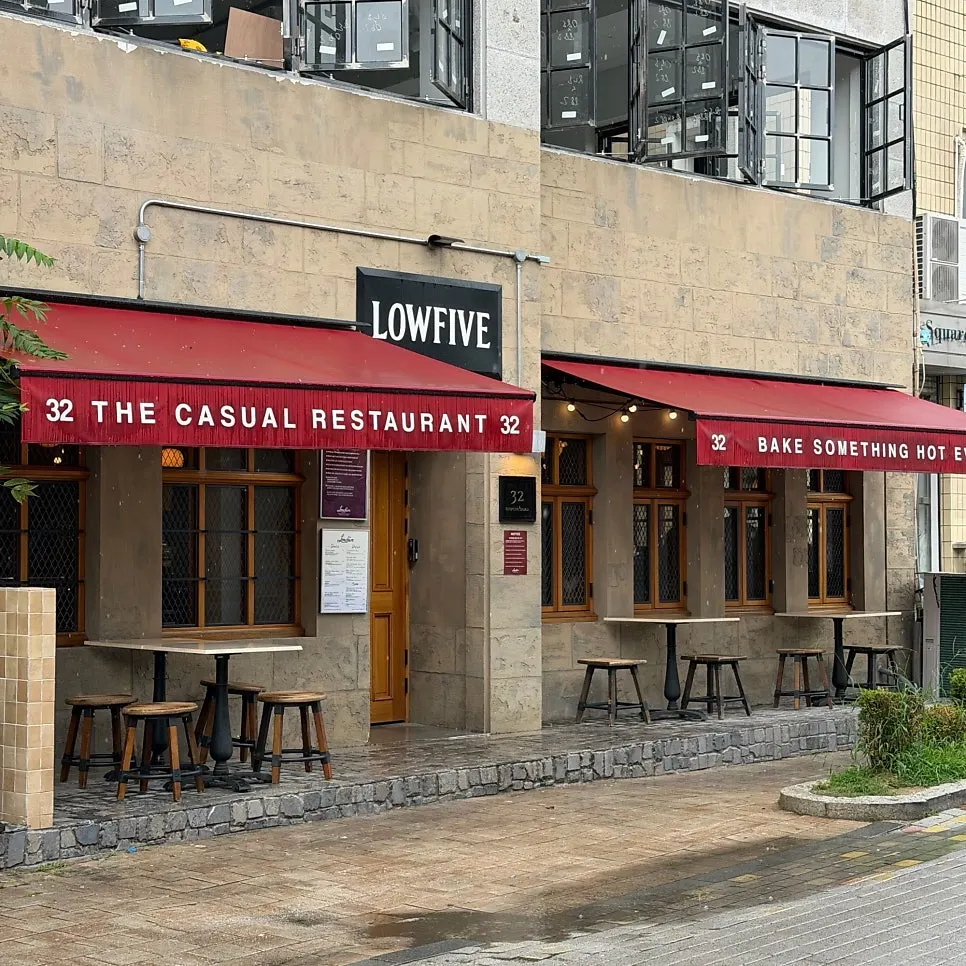 Rainy alley scene on Sinpung-ro in Haenggung-dong