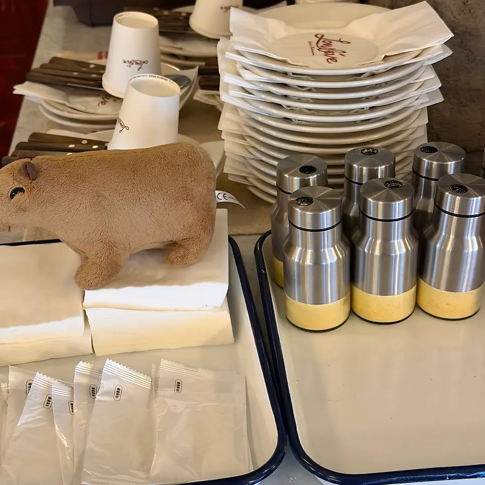 Self-serve bar set up in the center of the restaurant