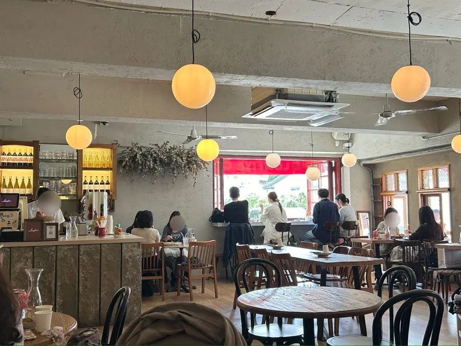 Interior space of Low Five Sinpung