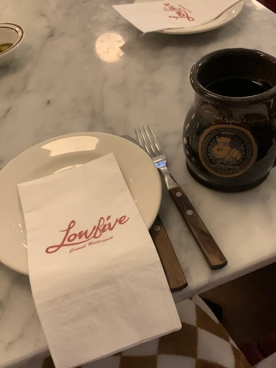 Table setting at Low Five Sinpung