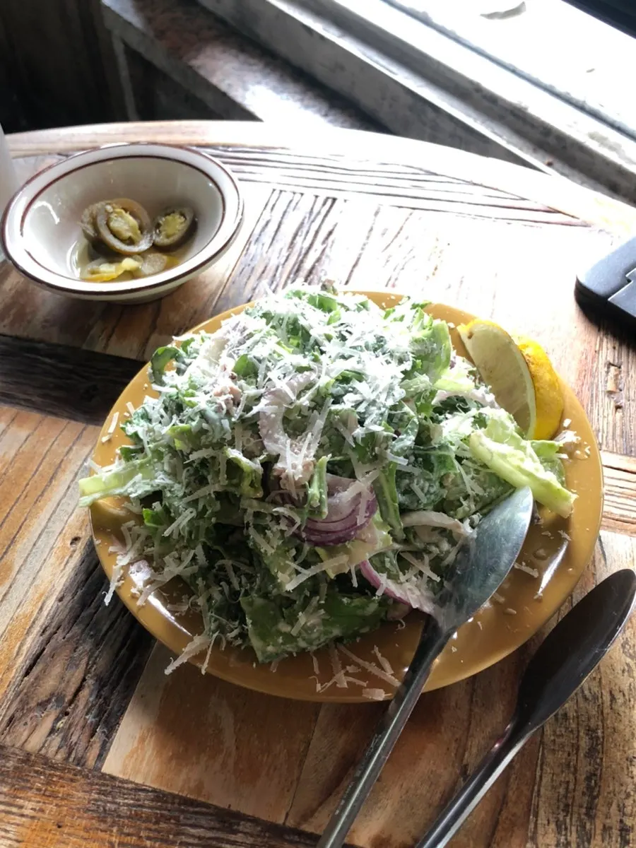 아보카도가 듬뿍 올라간 아보카도 김치볶음밥