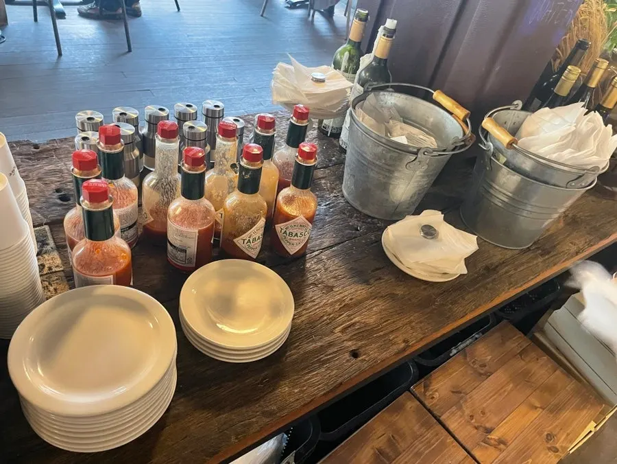 Self-serve bar set up in the middle of the restaurant