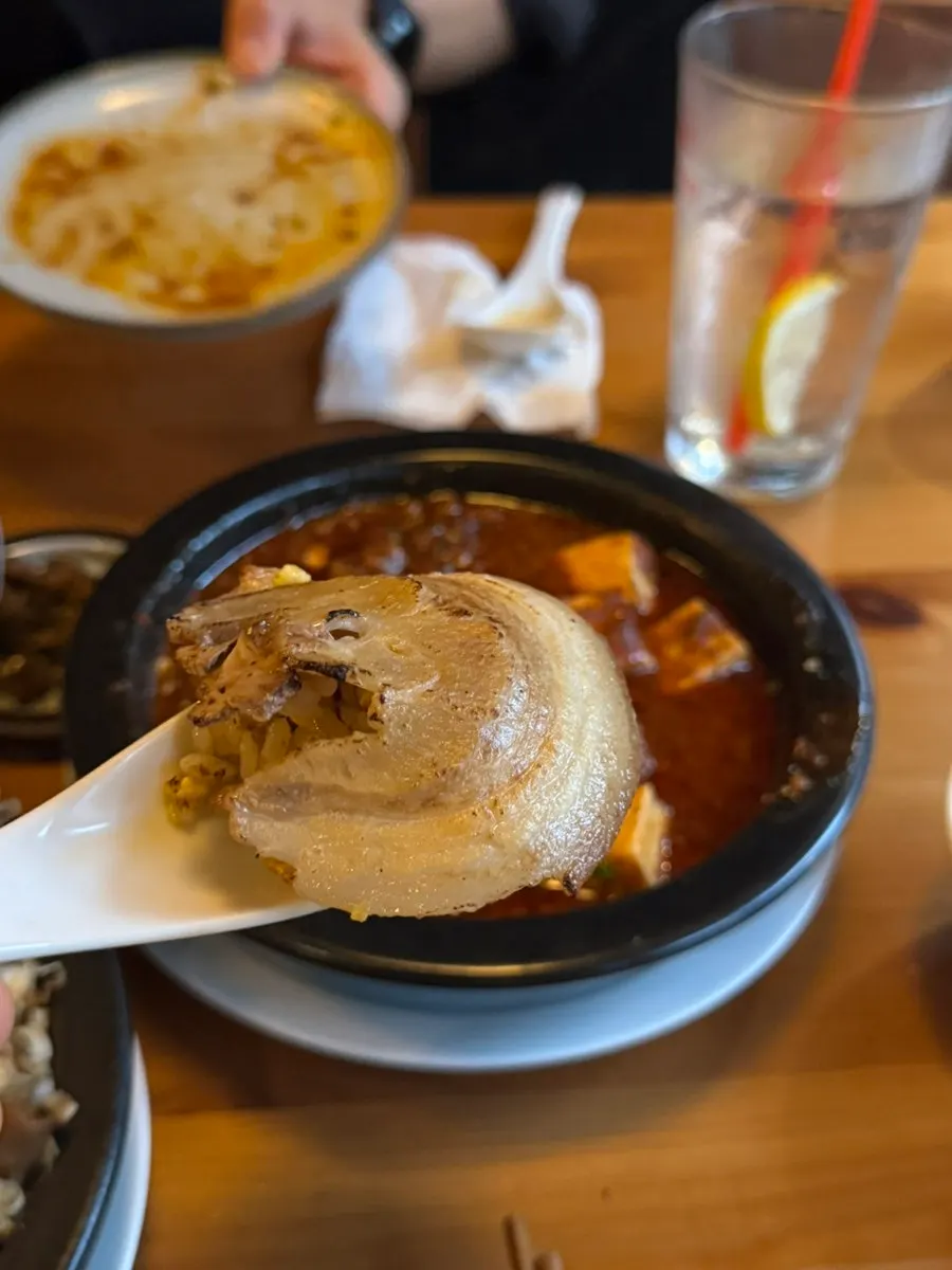 차슈를 들어올린 차슈챠한 한 숟갈