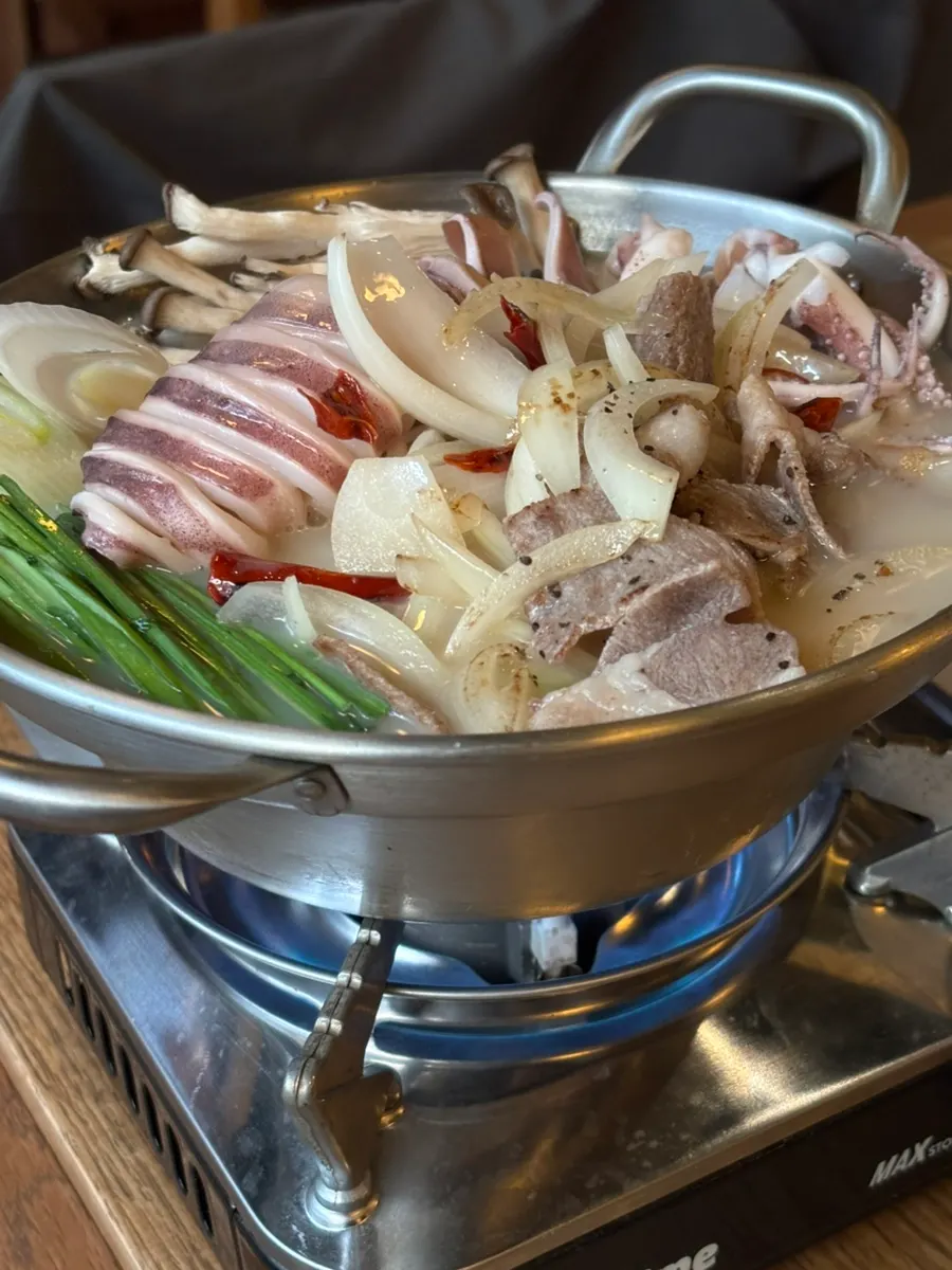 Whole squid Nagasaki jjamppong soup