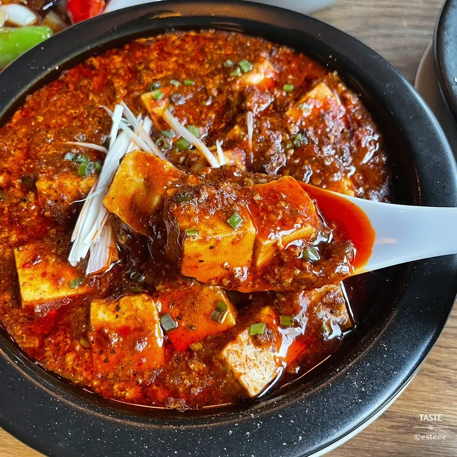 밥과 함께 먹는 럭키드래곤JCB 마파두부