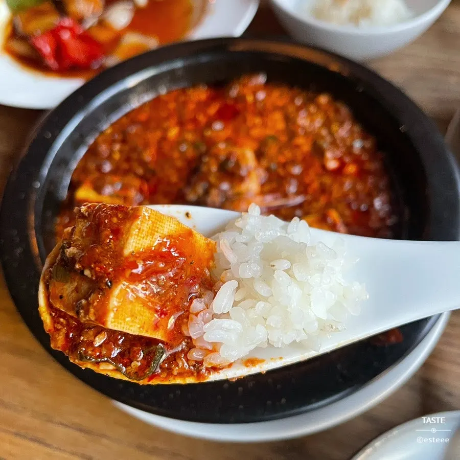 마파두부와 함께 나온 밥 한 공기