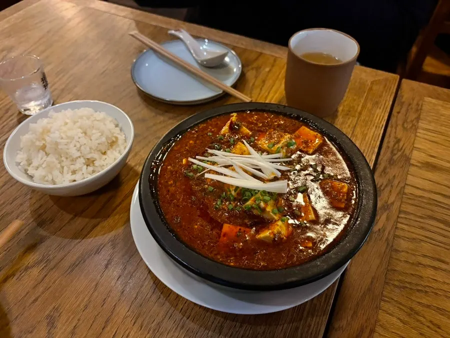 쌀밥과 함께 나온 마파두부 한 그릇