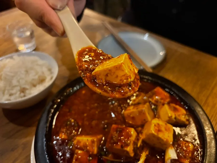 숟가락으로 떠올린 마파두부